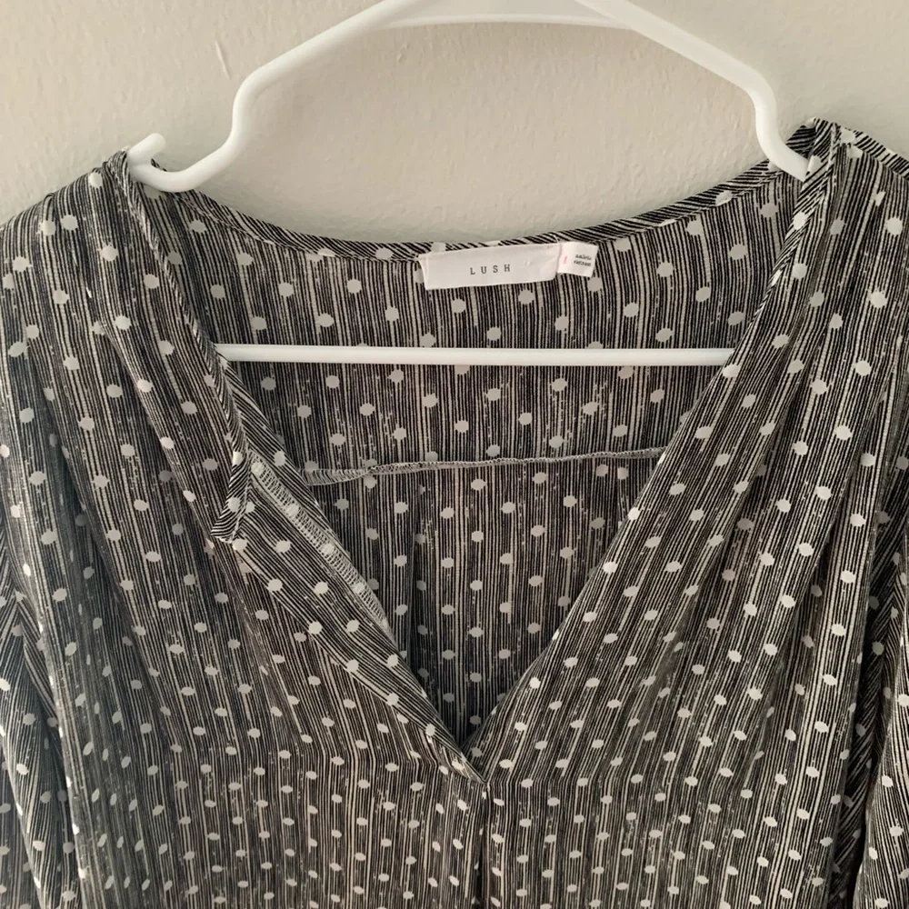 Women’s blouse size medium from Nordstrom’s - Picture 4 of 7